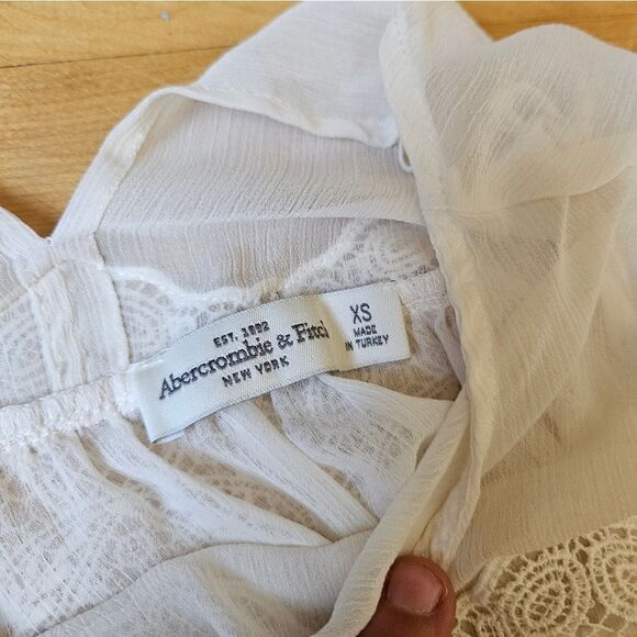 Abercrombie and Fitch white lace blouse - Picture 3 of 10